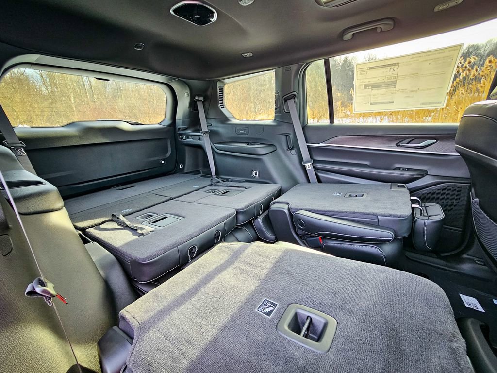 New 2025 Jeep Grand Cherokee L Limited w/ Black Appearance Package image 41