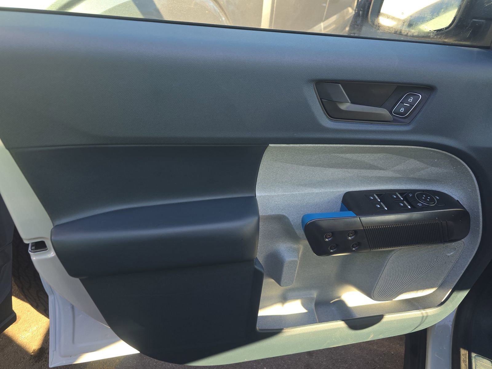 Used 2025 Ford Maverick XLT w/ Equipment Group 301A AWD/4WD image 9