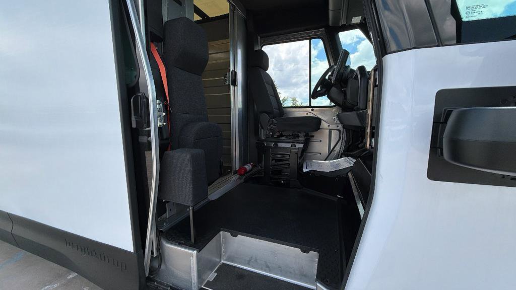 Used 2024 Chevrolet Brightdrop 600 w/ Commercial Equipment Package AWD/4WD image 33