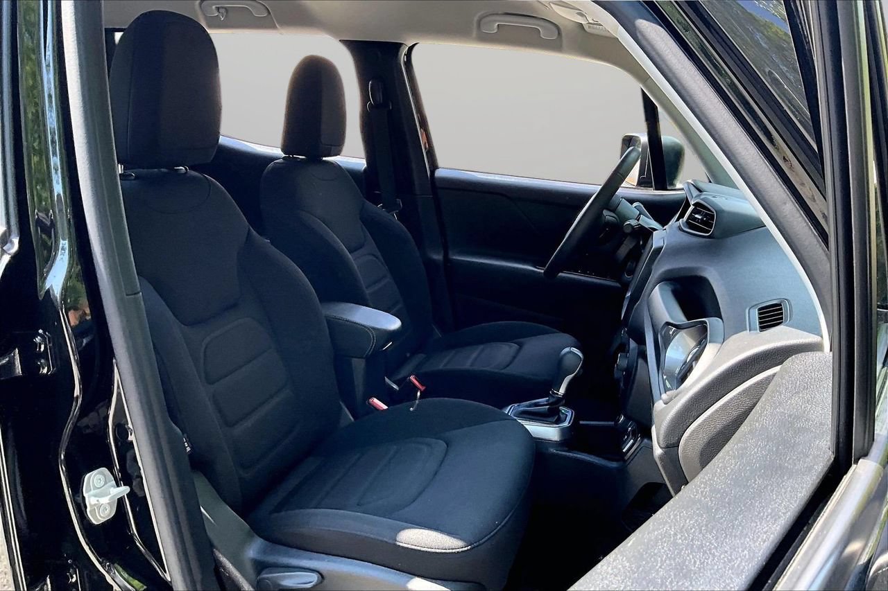 Certified 2022 Jeep Renegade Latitude AWD/4WD image 23