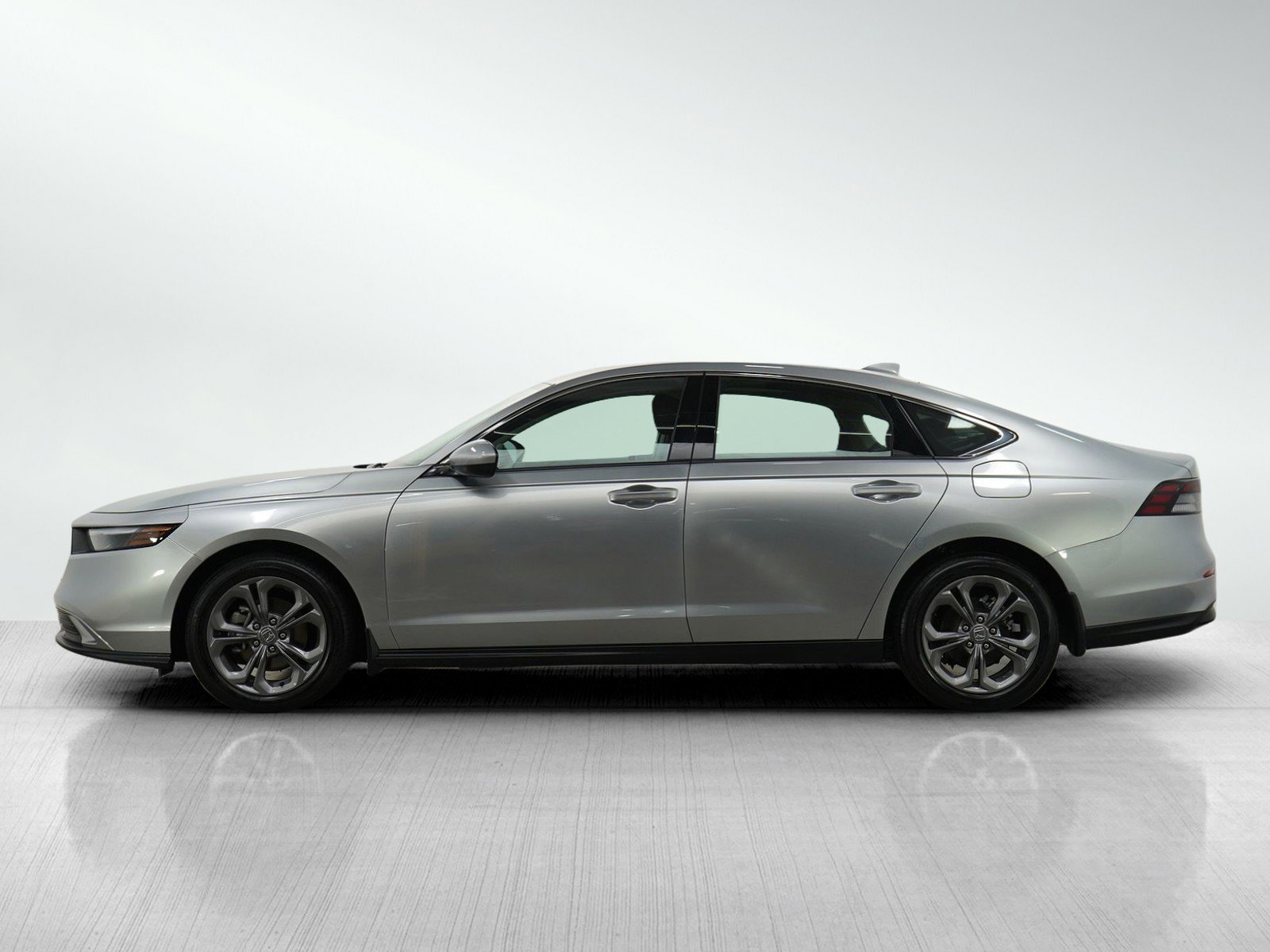 Used 2024 Honda Accord EX image 2