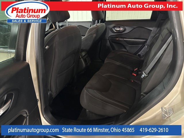Used 2015 Jeep Cherokee Latitude w/ Comfort/Convenience Group AWD/4WD image 26