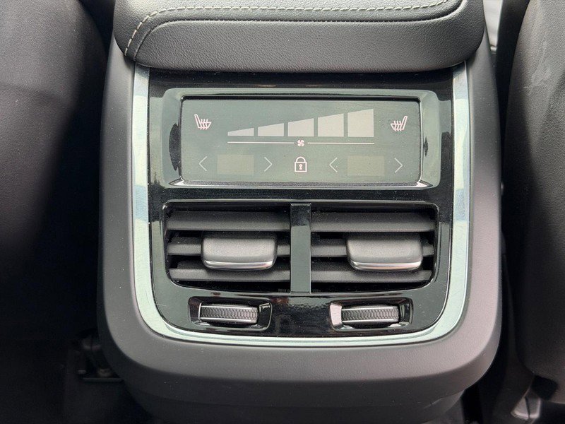 Certified 2023 Volvo XC60 B6 Ultimate w/ Protection Package Premier AWD/4WD image 16