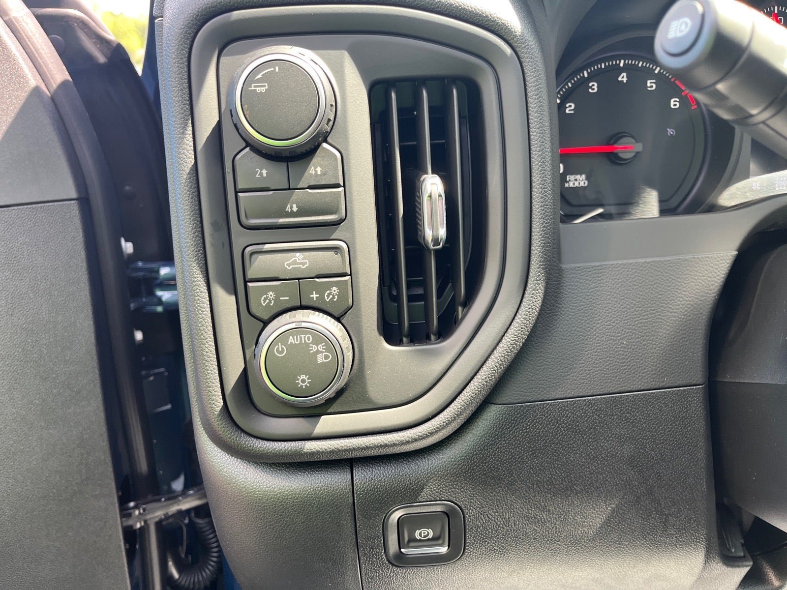 New 2026 Chevrolet Silverado 2500 Custom w/ Custom Convenience Package AWD/4WD image 21