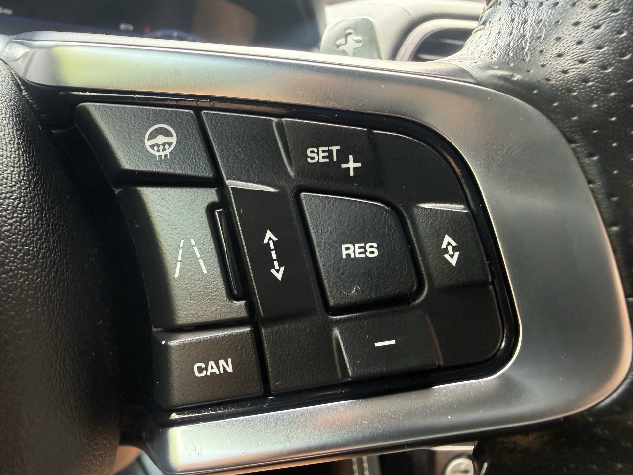Used 2019 Jaguar F-PACE SVR AWD/4WD image 32