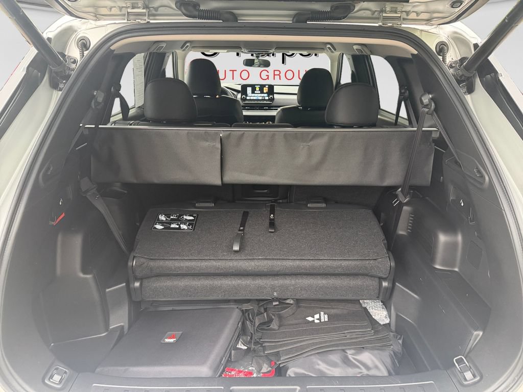 Used 2024 Mitsubishi Outlander 4WD Plug-In Hybrid image 31