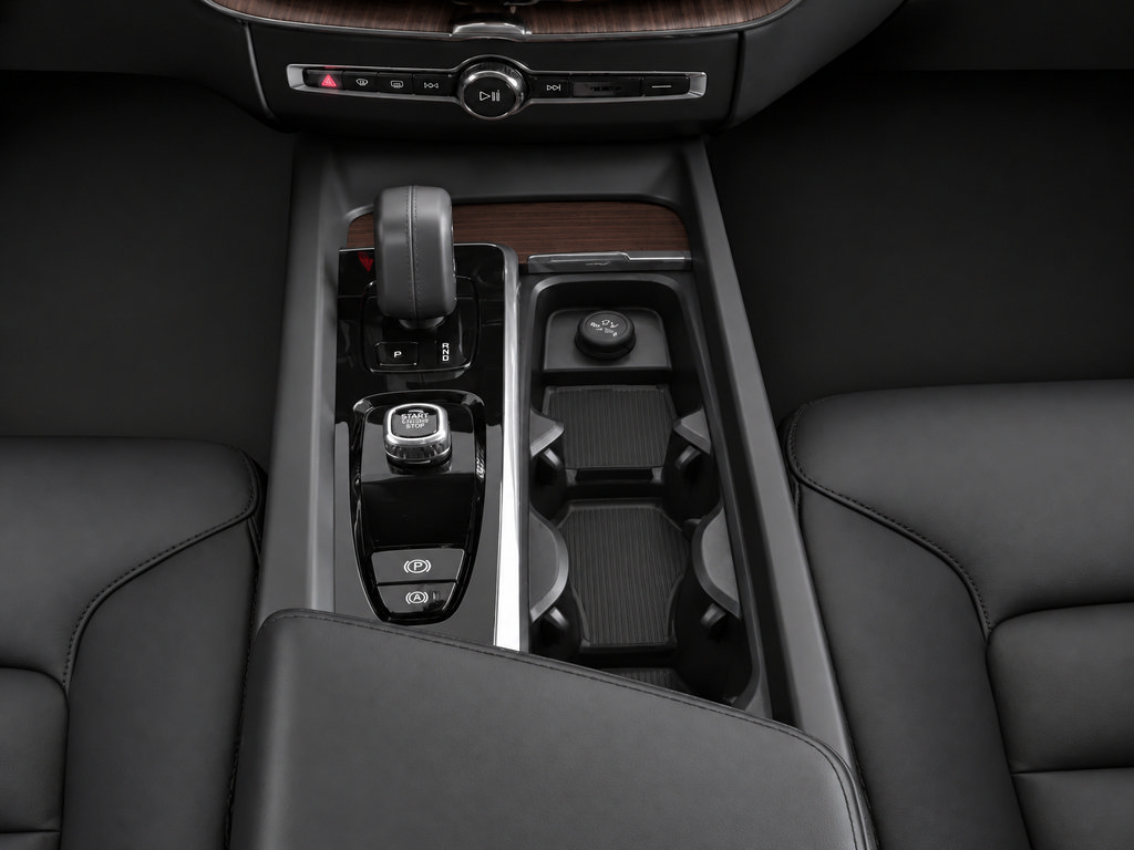 Certified 2024 Volvo XC60 B5 Plus w/ Protection Package Premier AWD/4WD image 20