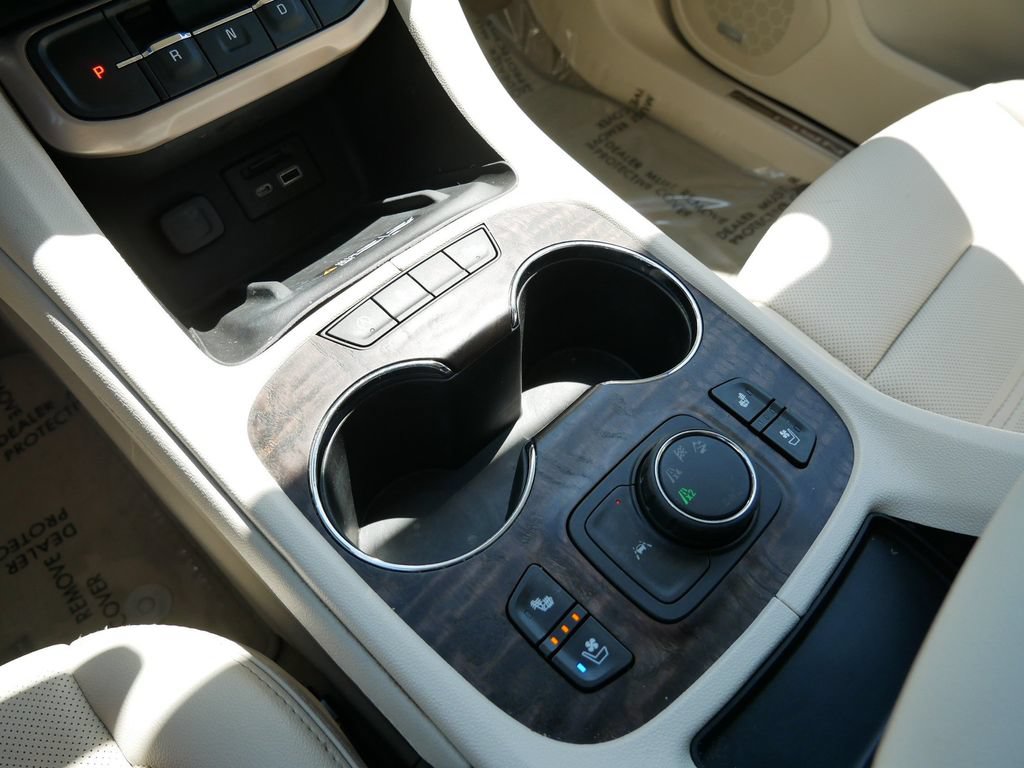 Used 2023 GMC Acadia Denali AWD/4WD image 24