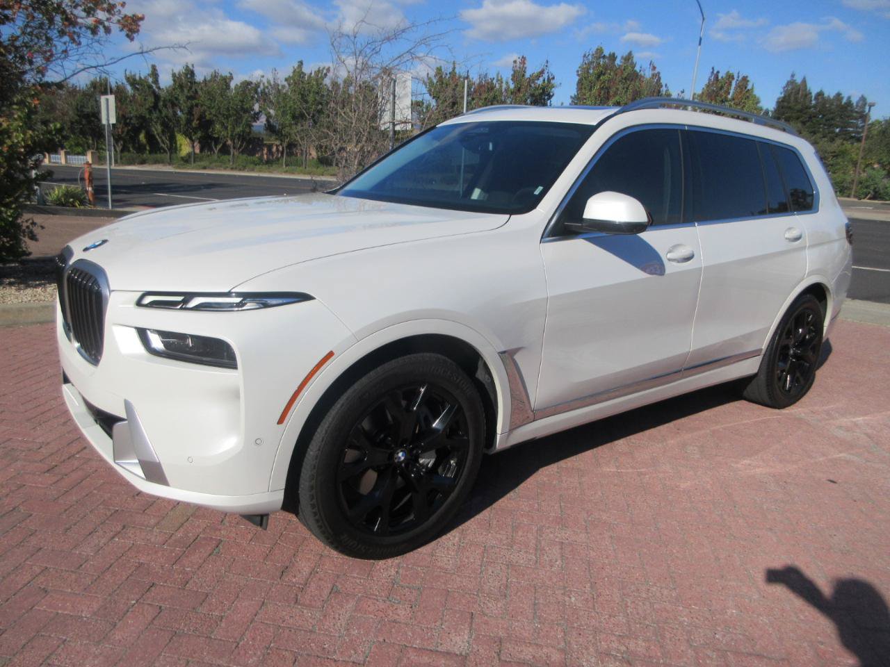 Used 2025 BMW X7 xDrive40i w/ Premium Package AWD/4WD image 1
