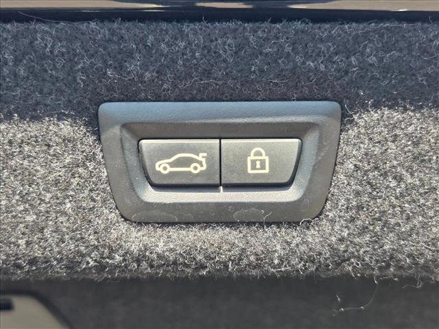 Used 2019 BMW 530e w/ Convenience Package RWD image 7