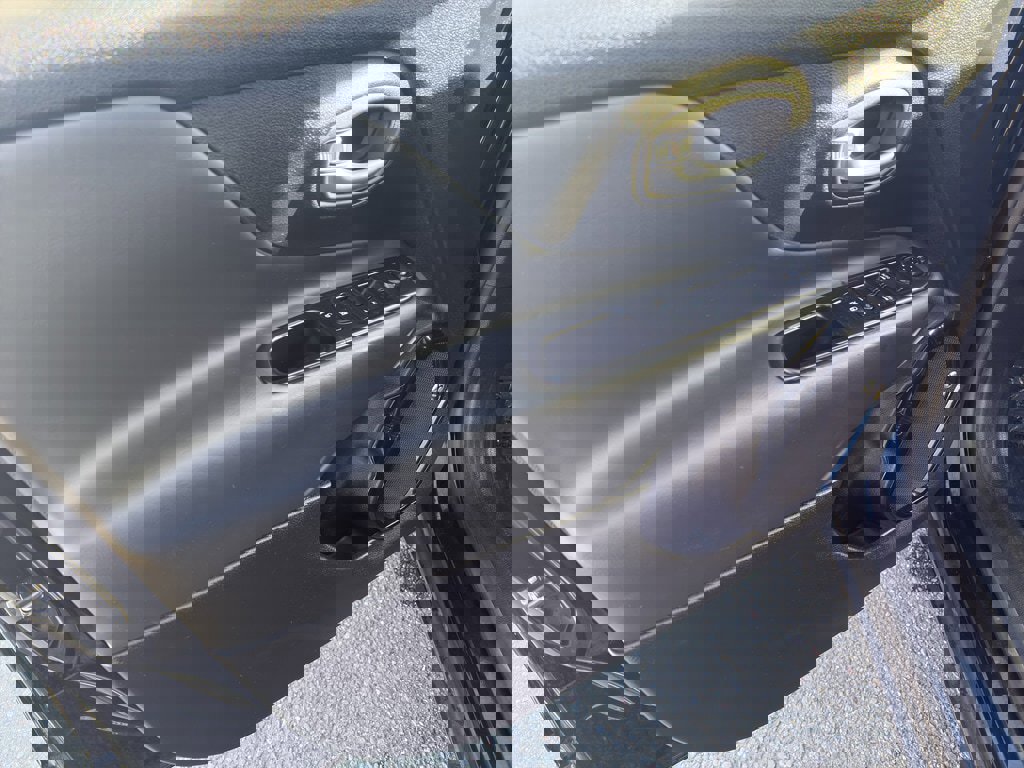 Used 2017 Jeep Renegade Altitude image 12