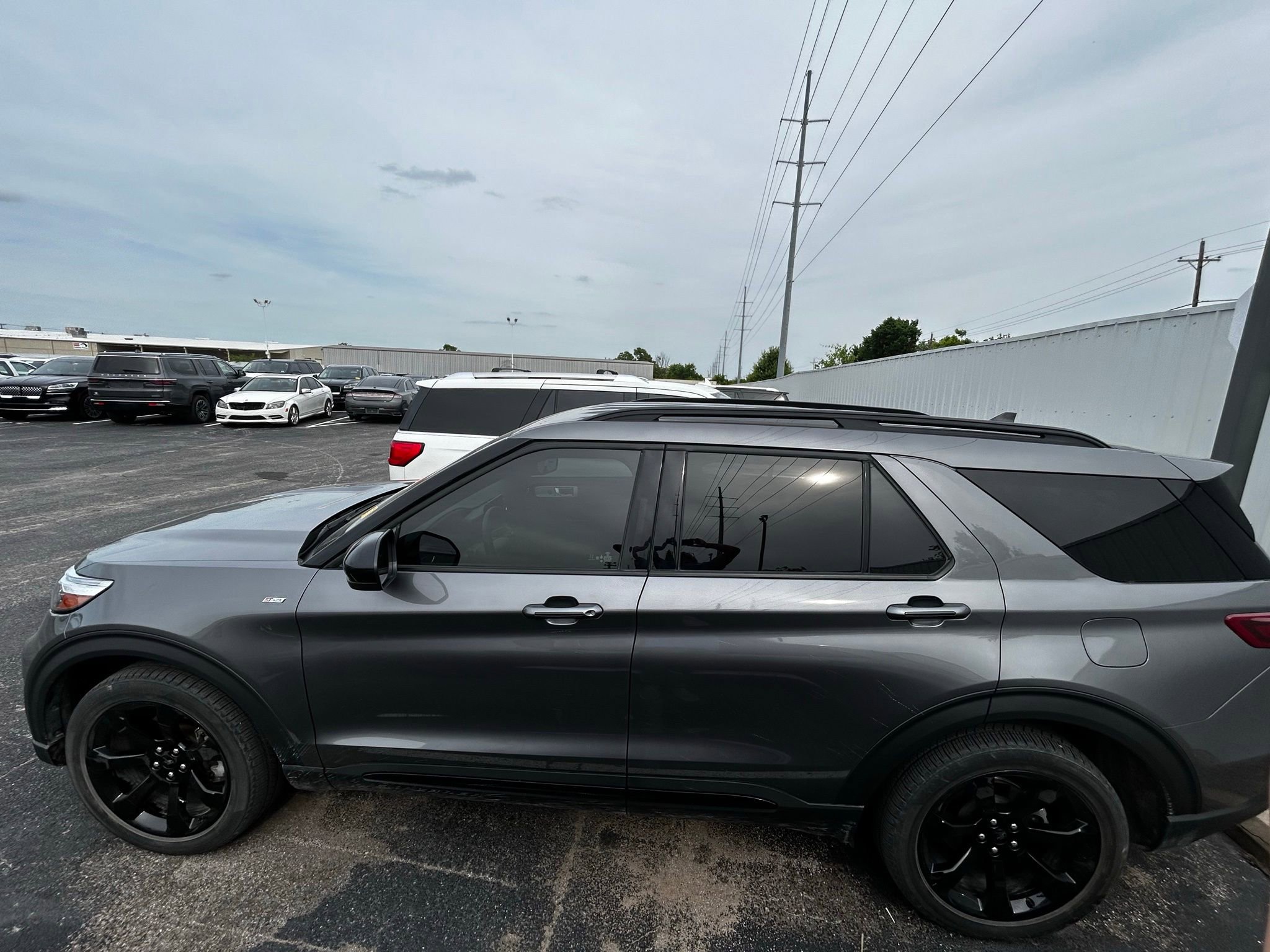 Used 2021 Ford Explorer XLT w/ Equipment Group 202A AWD/4WD image 3