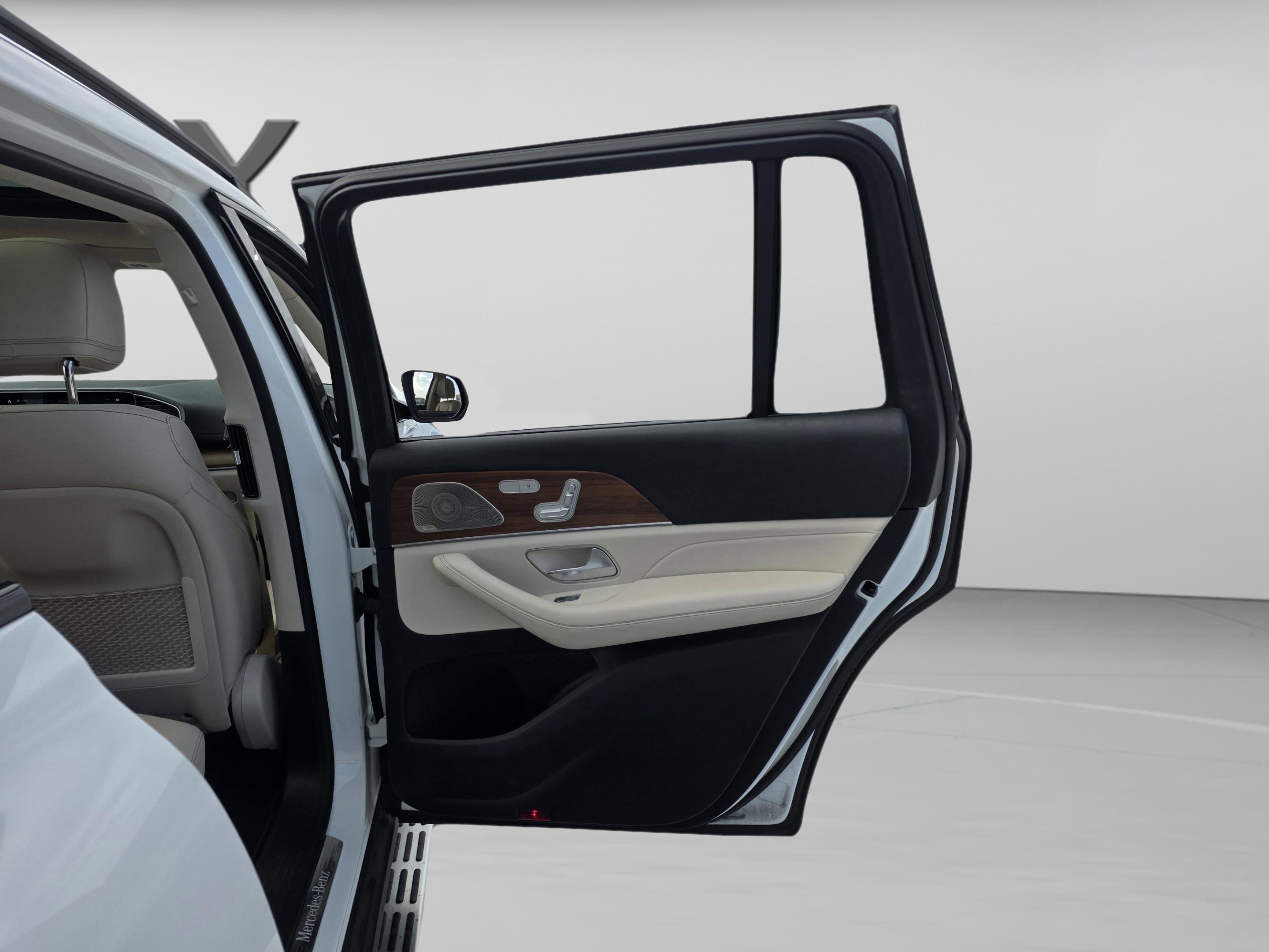Used 2022 Mercedes-Benz GLS 450 4MATIC image 23