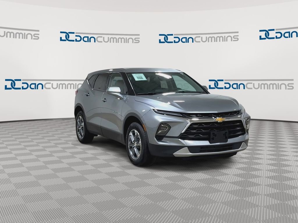 Used 2025 Chevrolet Blazer LT FWD image 3