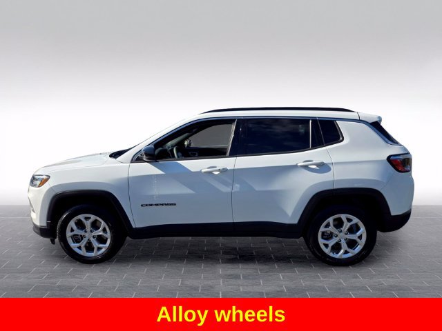 Used 2024 Jeep Compass Latitude AWD/4WD image 5