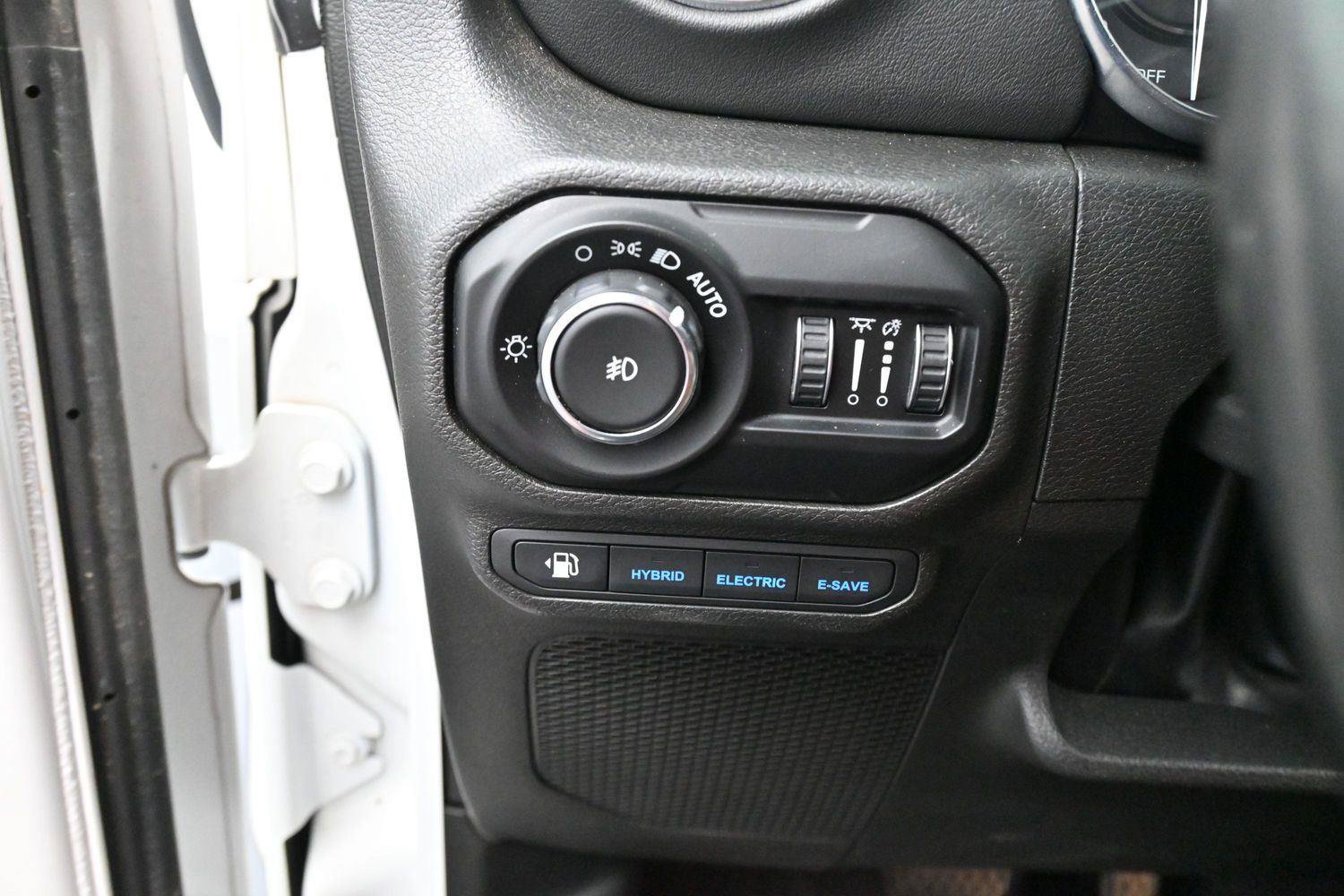 Used 2022 Jeep Wrangler Unlimited Sahara AWD/4WD image 15