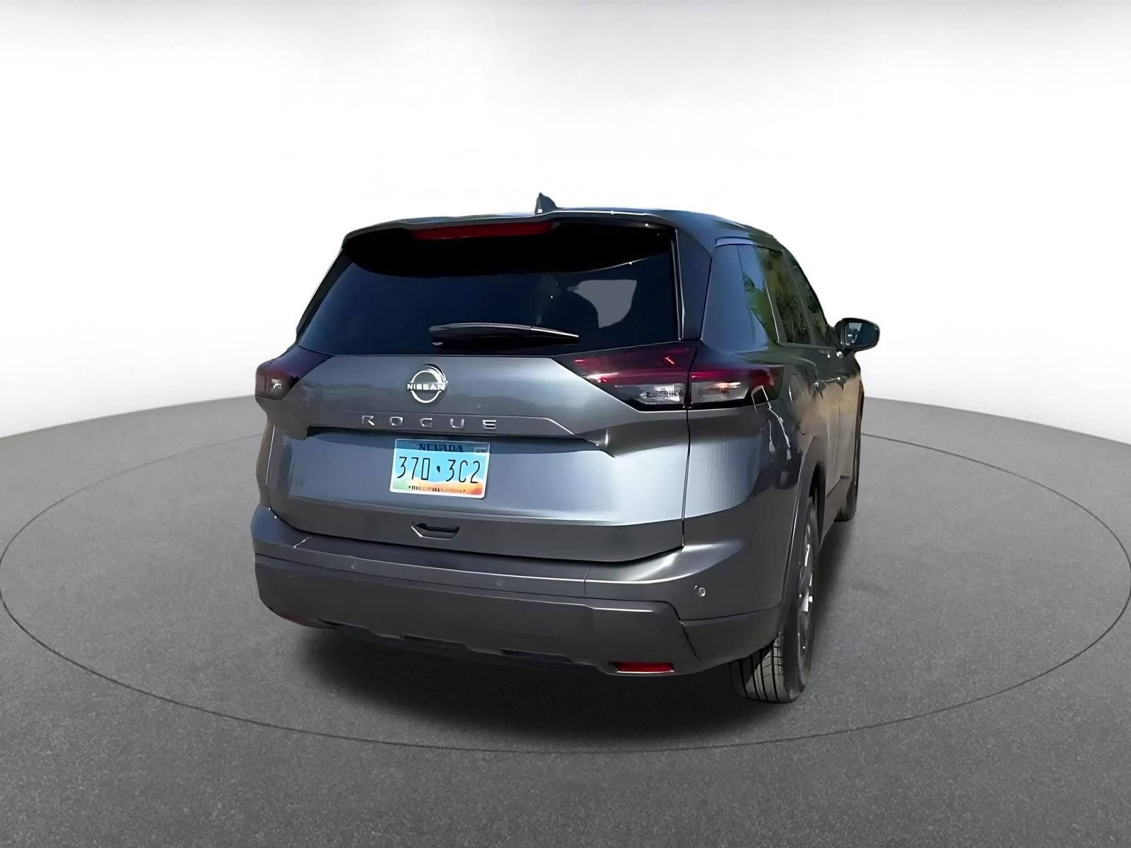 Used 2025 Nissan Rogue SV image 15