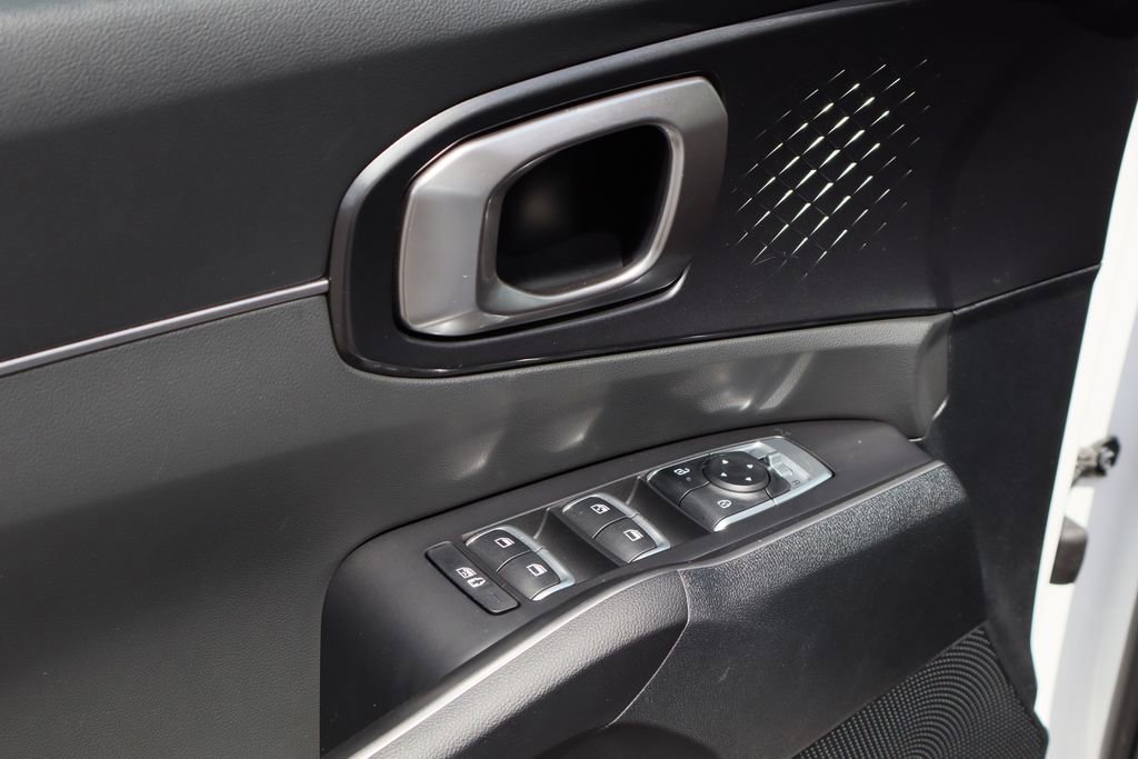 Used 2025 Kia Sorento S image 19