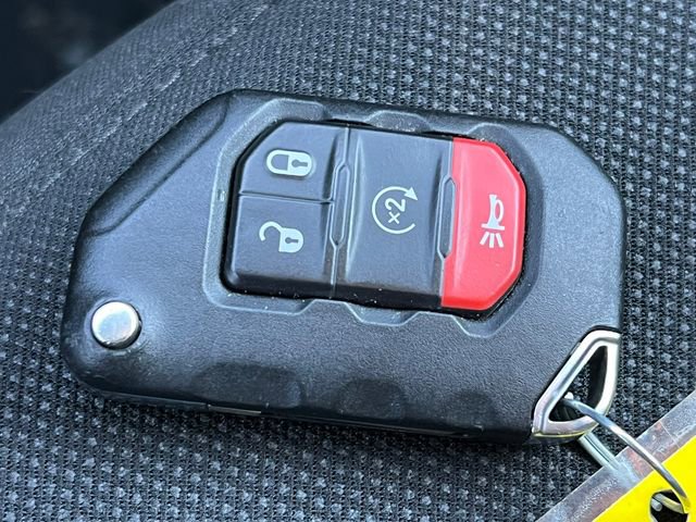 Used 2023 Jeep Wrangler Sport S image 31