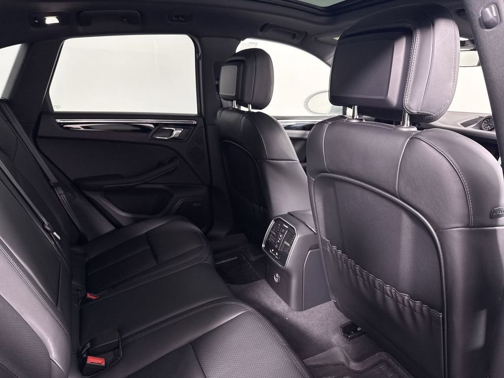 New 2026 Porsche Macan AWD/4WD image 25