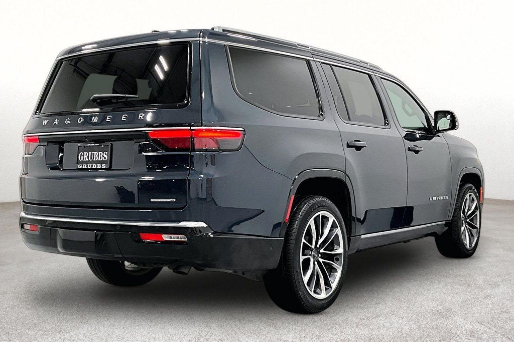 Used 2024 Jeep Wagoneer Series III w/ Premium Group I AWD/4WD image 2