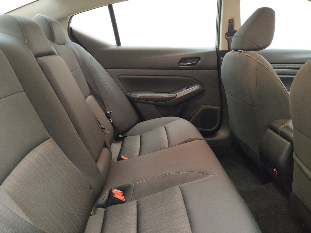 Used 2025 Nissan Altima 2.5 SV FWD image 19