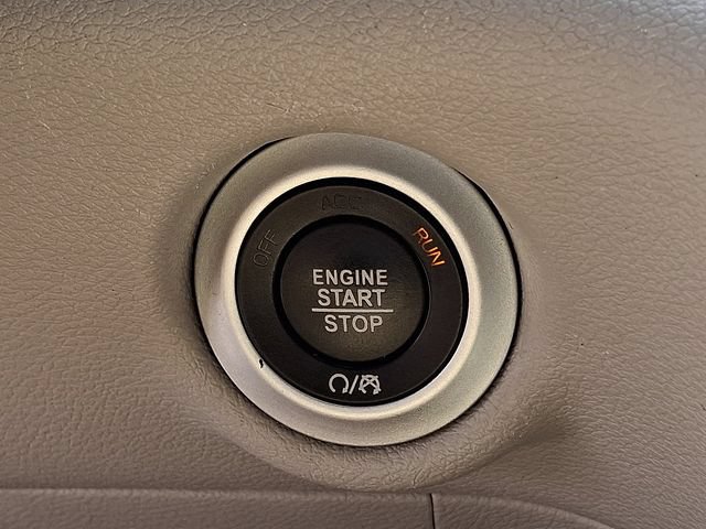 Certified 2024 Chrysler Pacifica Touring-L FWD image 28