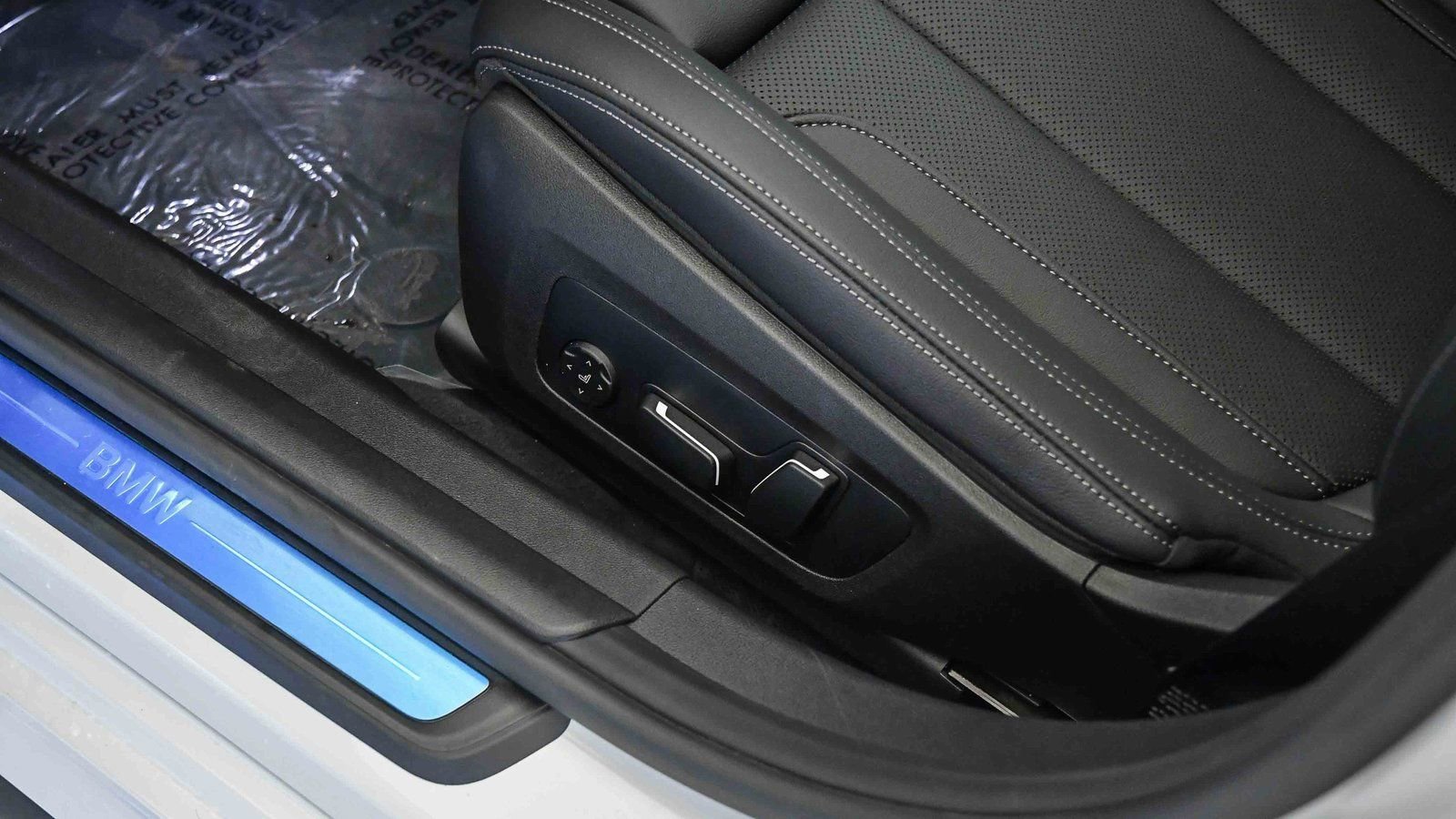 Used 2025 BMW 330i Sedan w/ Convenience Package image 22