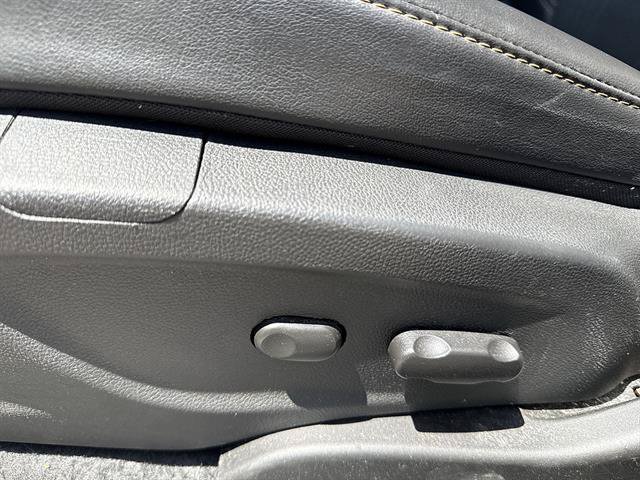 Used 2019 Chevrolet Trax LT w/ LT Convenience Package FWD image 42