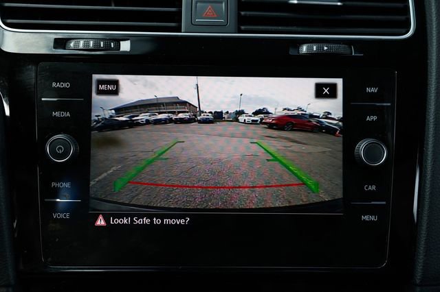 Used 2018 Volkswagen Golf R image 37