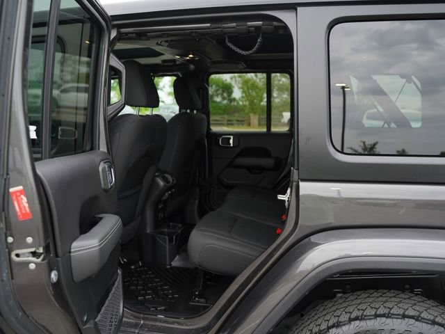 Used 2020 Jeep Wrangler Unlimited Sahara AWD/4WD image 15