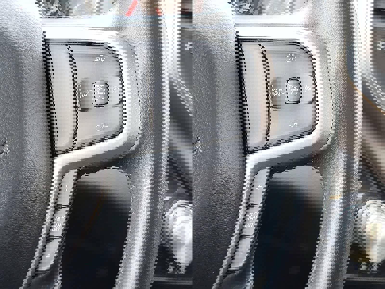 Used 2020 RAM 1500 Laramie w/ Off Road Group image 19