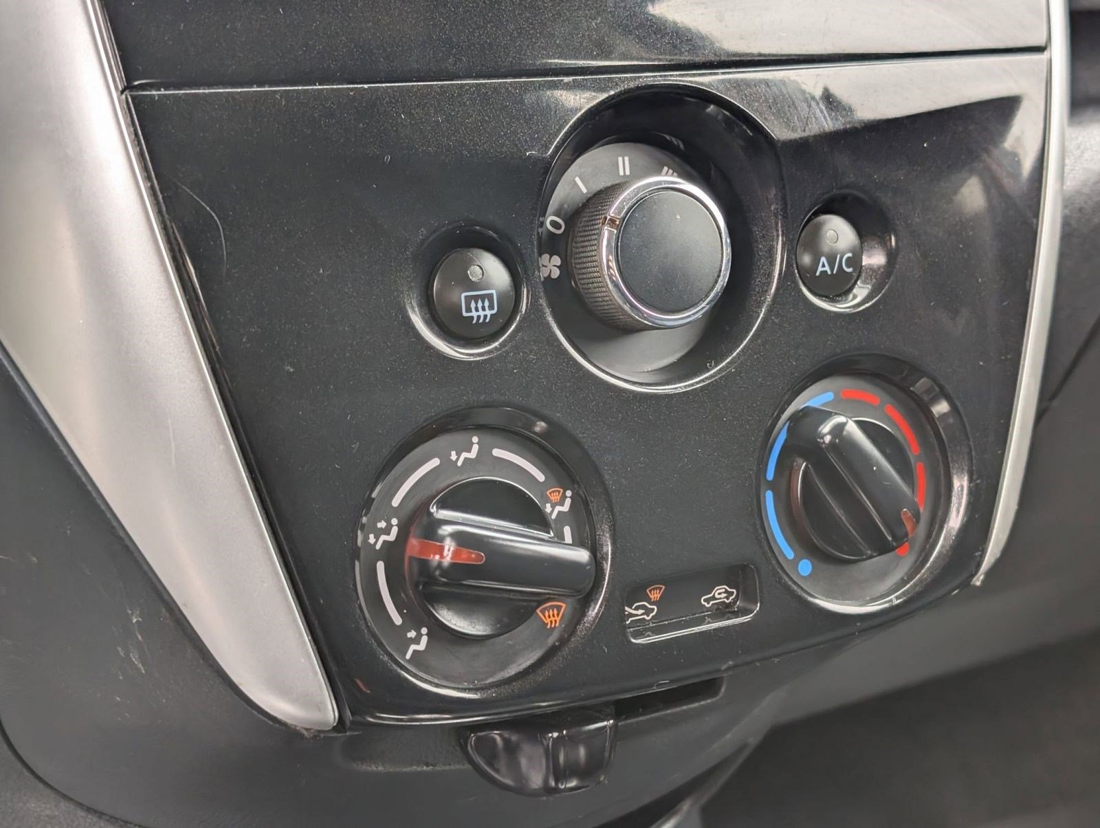 Used 2016 Nissan Versa Note SV image 23