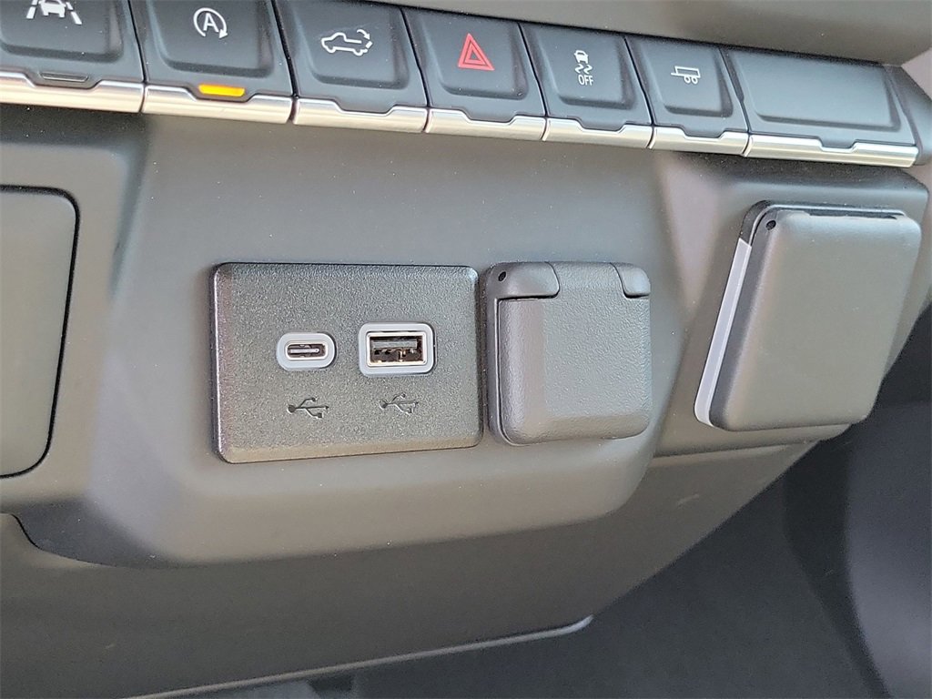 Used 2025 Chevrolet Silverado 1500 Custom image 39