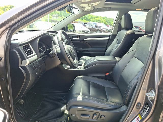 Used 2018 Toyota Highlander XLE AWD/4WD image 9
