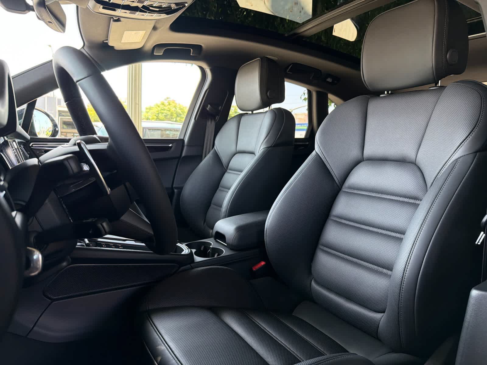 New 2026 Porsche Macan AWD/4WD image 5