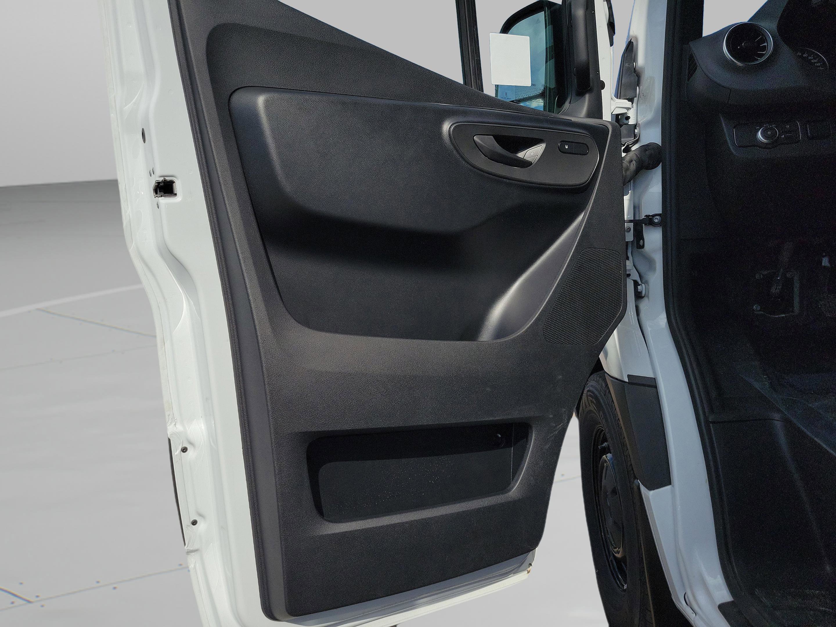 Used 2025 Mercedes-Benz Sprinter 2500 image 21