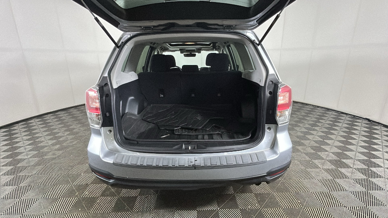 Used 2017 Subaru Forester 2.5i Premium AWD/4WD image 32
