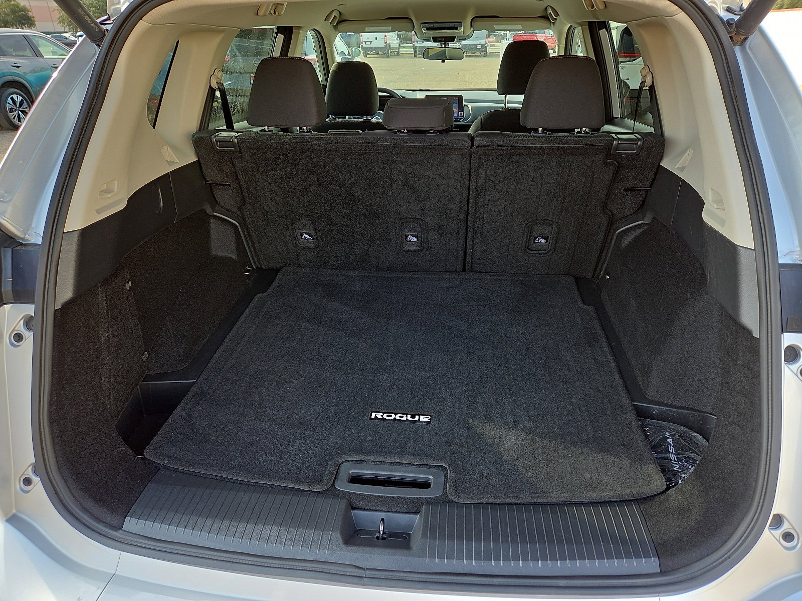 Used 2024 Nissan Rogue SV image 9