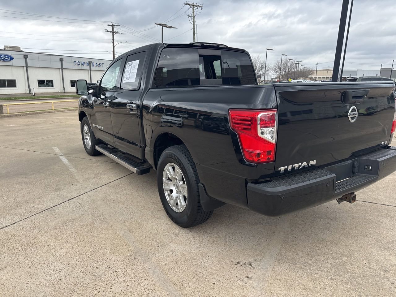 Used 2018 Nissan Titan SV w/ SV Convenience Package RWD image 5
