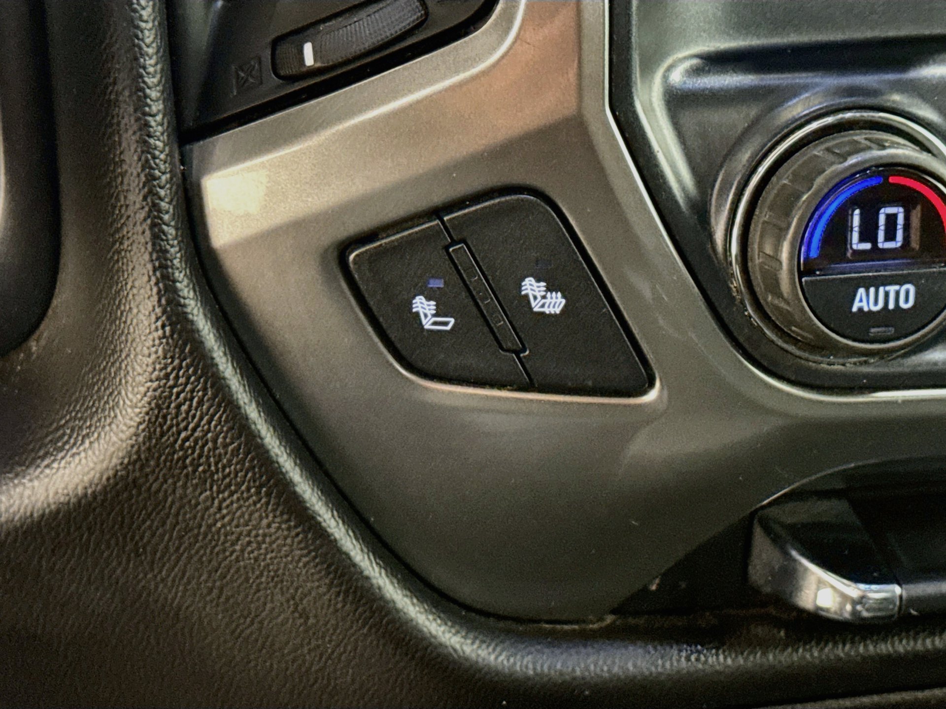 Used 2018 Chevrolet Silverado 1500 LT w/ All Star Edition AWD/4WD image 21