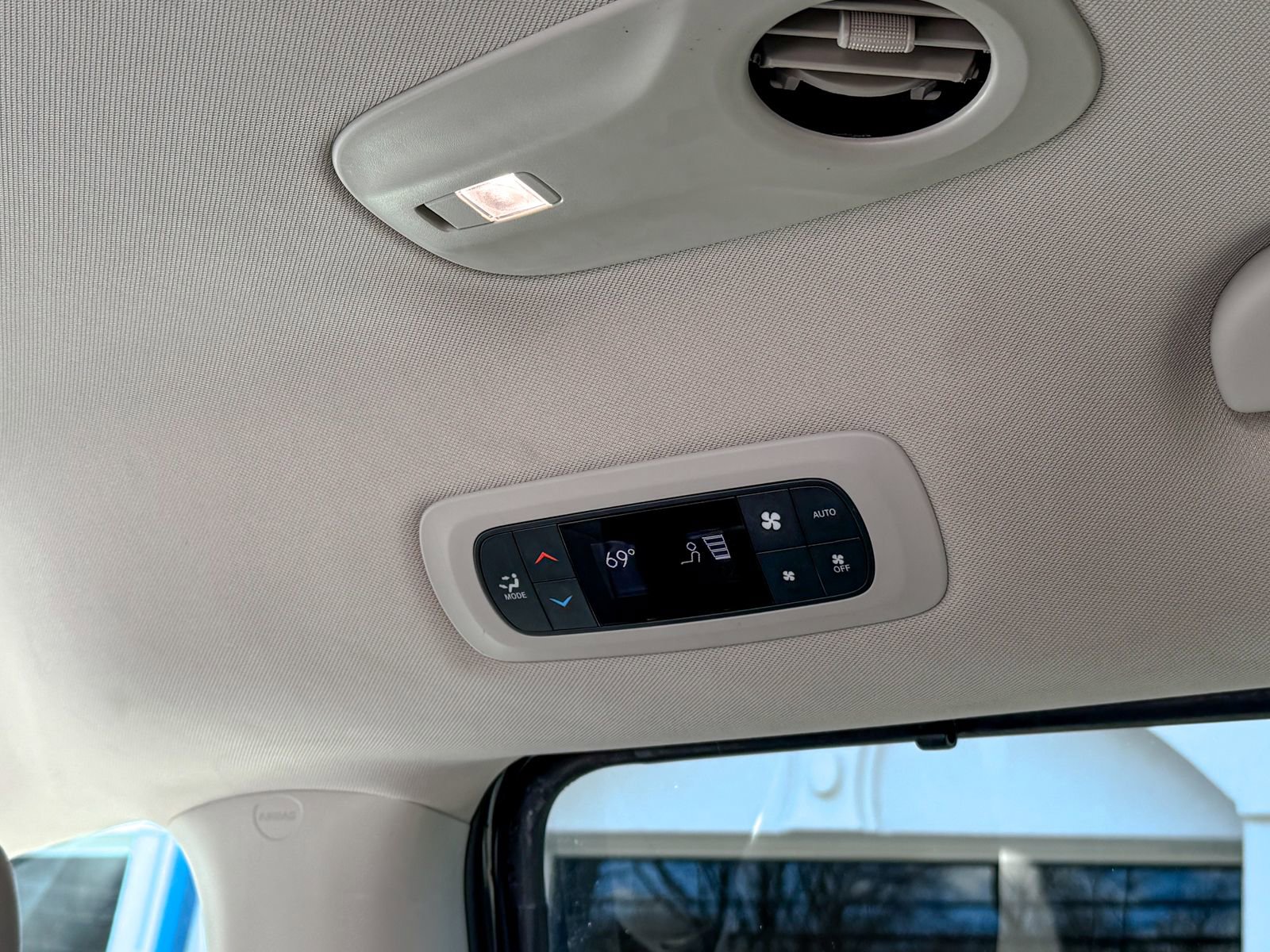 Used 2021 Chrysler Pacifica Touring-L image 39