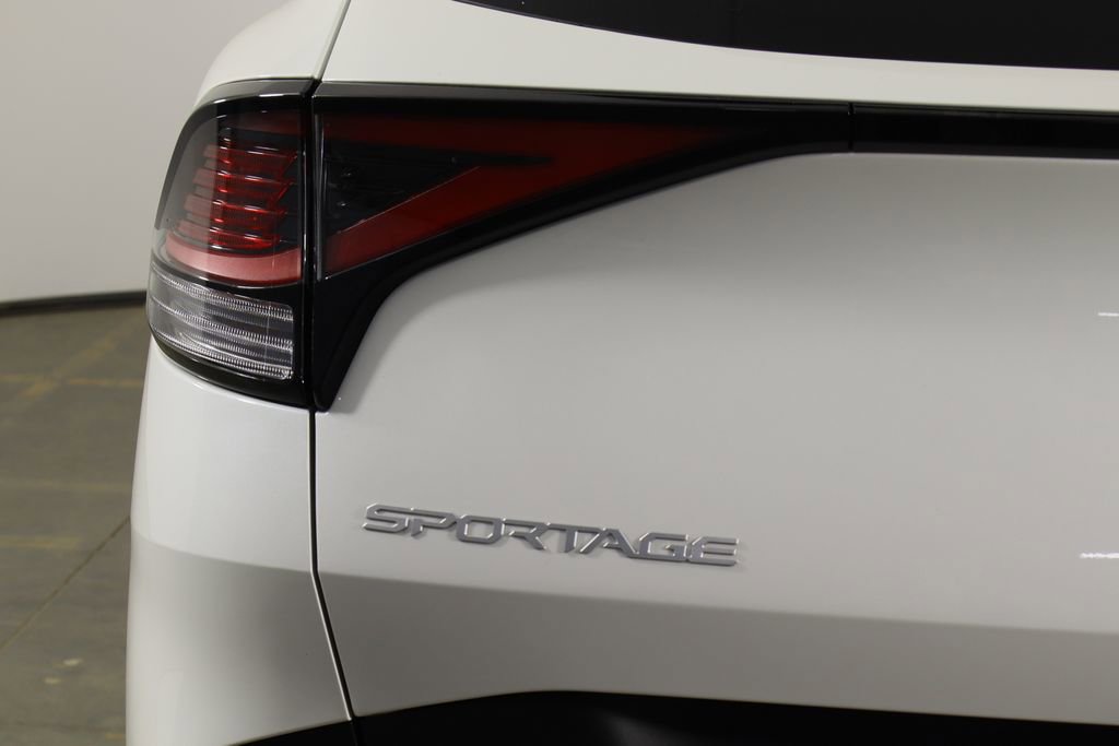 Used 2025 Kia Sportage LX FWD image 40