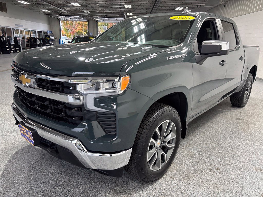 Used 2025 Chevrolet Silverado 1500 LT AWD/4WD image 3