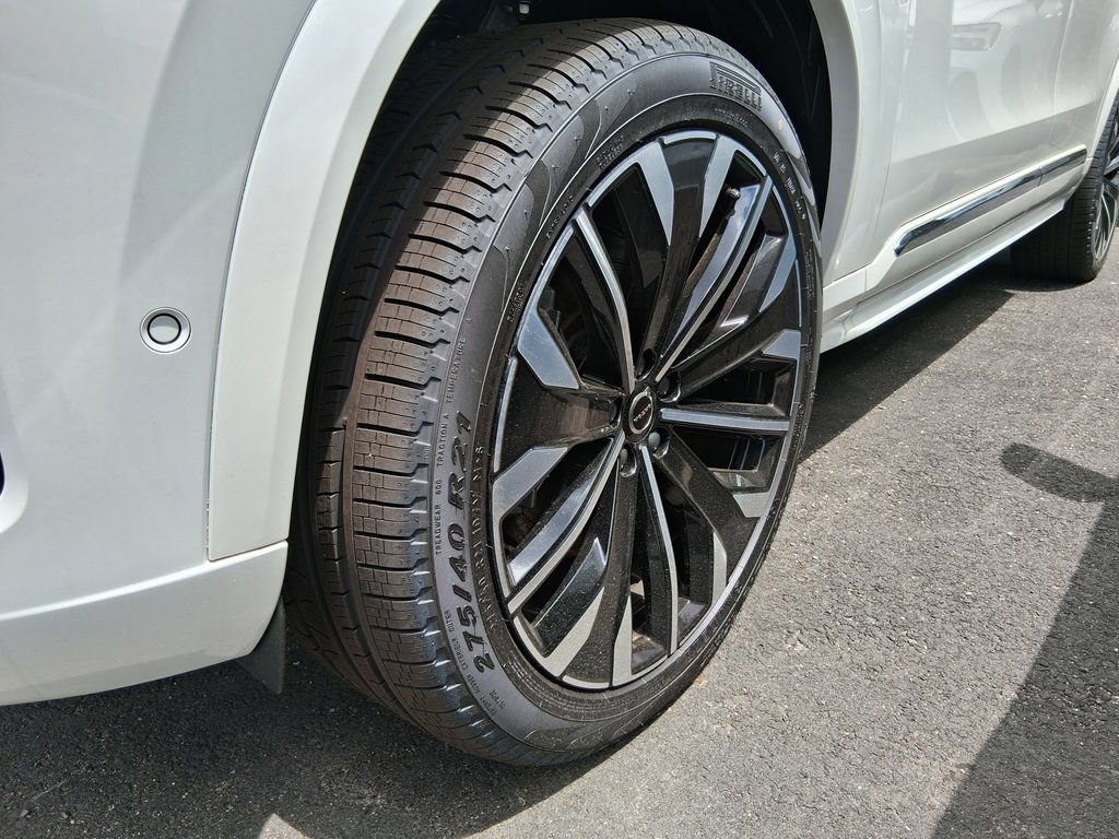 New 2026 Volvo XC90 T8 Plus w/ Protection Package Premier AWD/4WD image 4