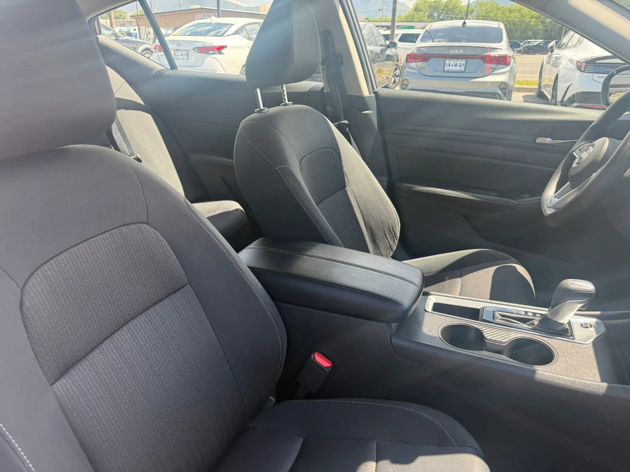 Used 2025 Nissan Altima 2.5 SV FWD image 24