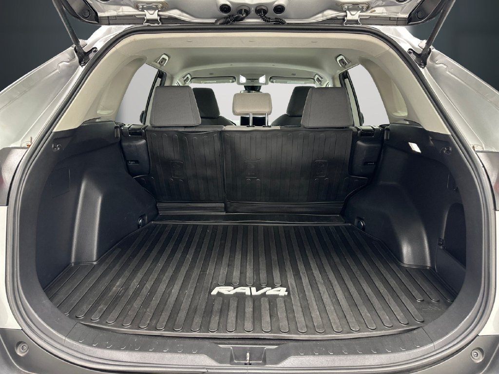 Used 2023 Toyota RAV4 XLE AWD/4WD image 12