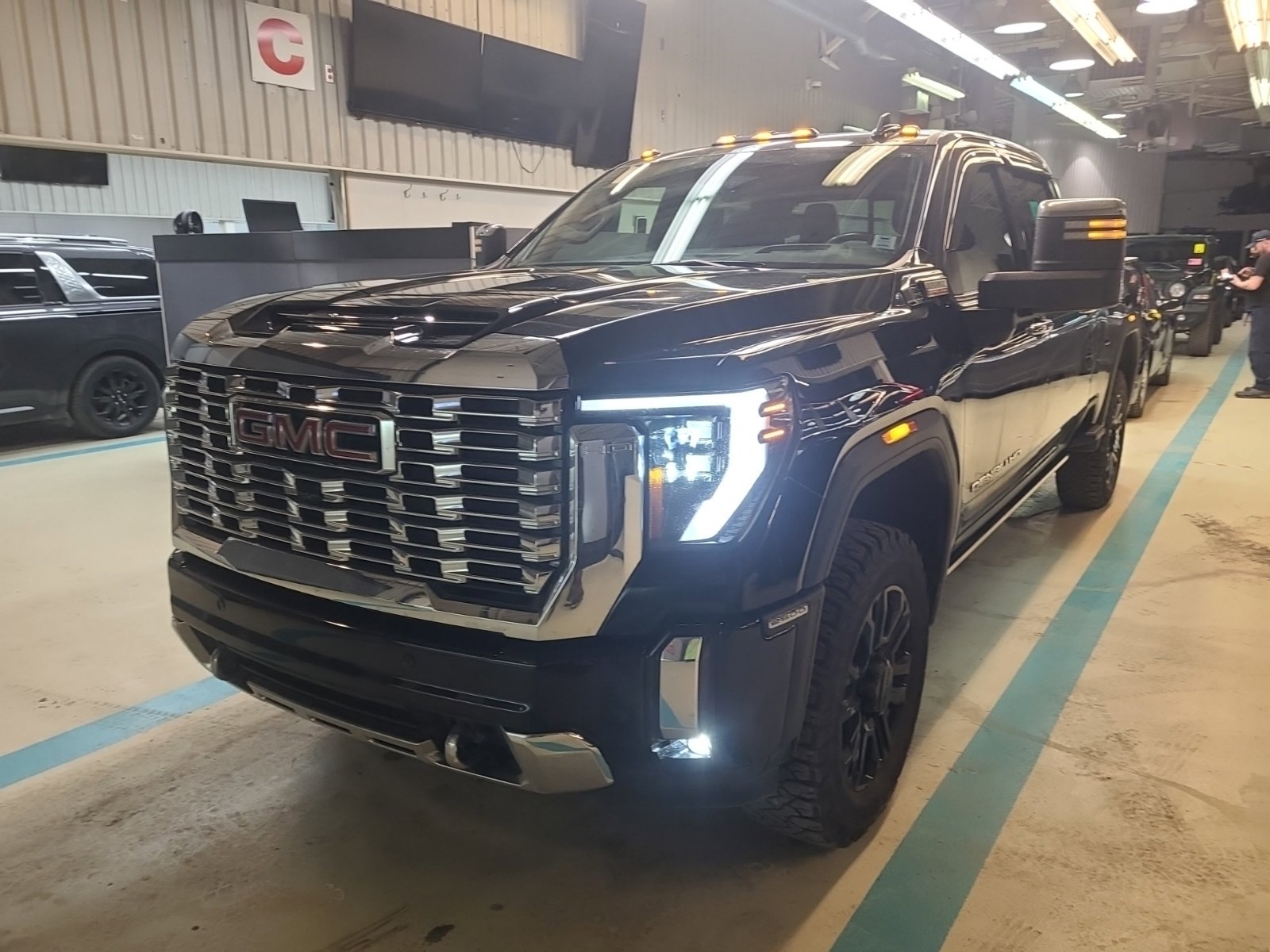 Used 2024 GMC Sierra 2500 Denali w/ Denali Reserve Package image 1