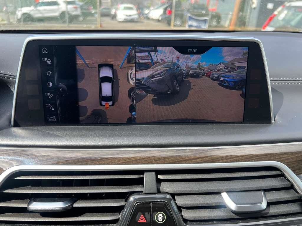 Used 2016 BMW 750i xDrive image 28