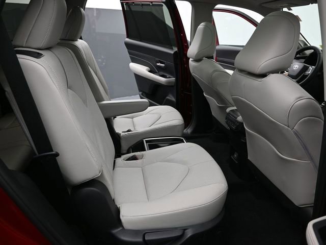 Certified 2025 Toyota Grand Highlander AWD image 38
